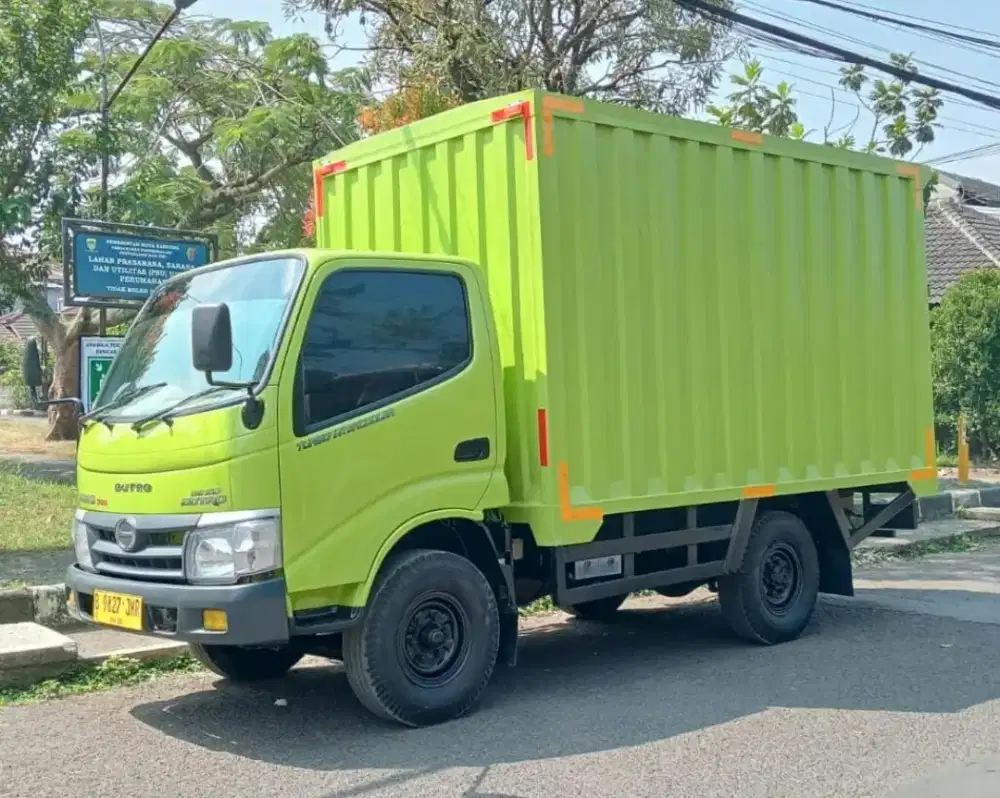 ISTIMEWA ! HINO DUTRO 110 SD 2013 ENGKEL BOX BESI
