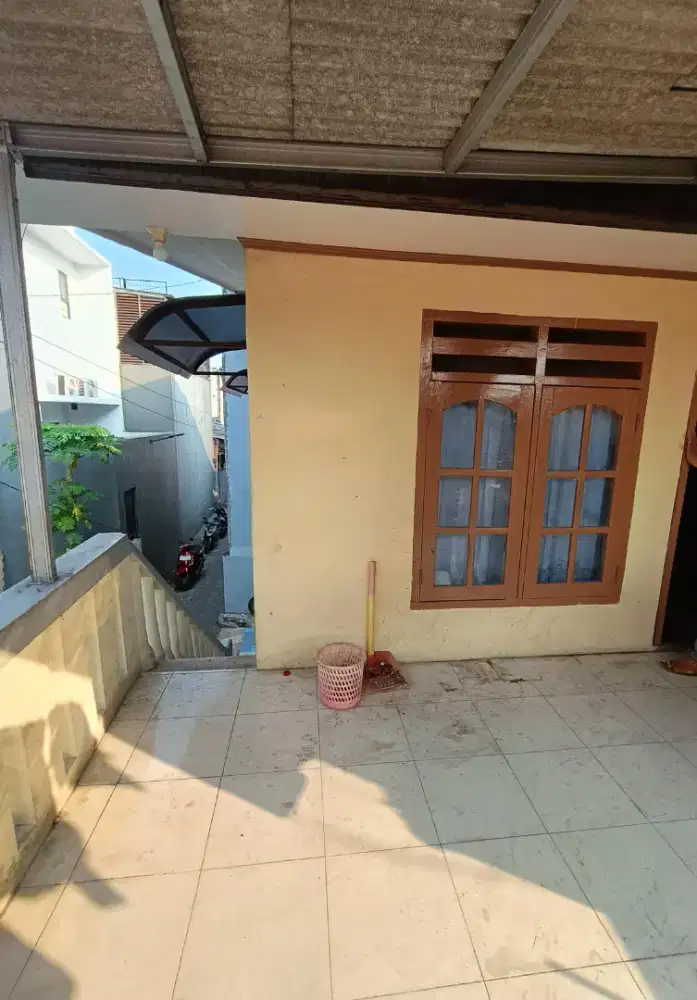 Di jual cepat rumah kos kosan 2 lantai SHM