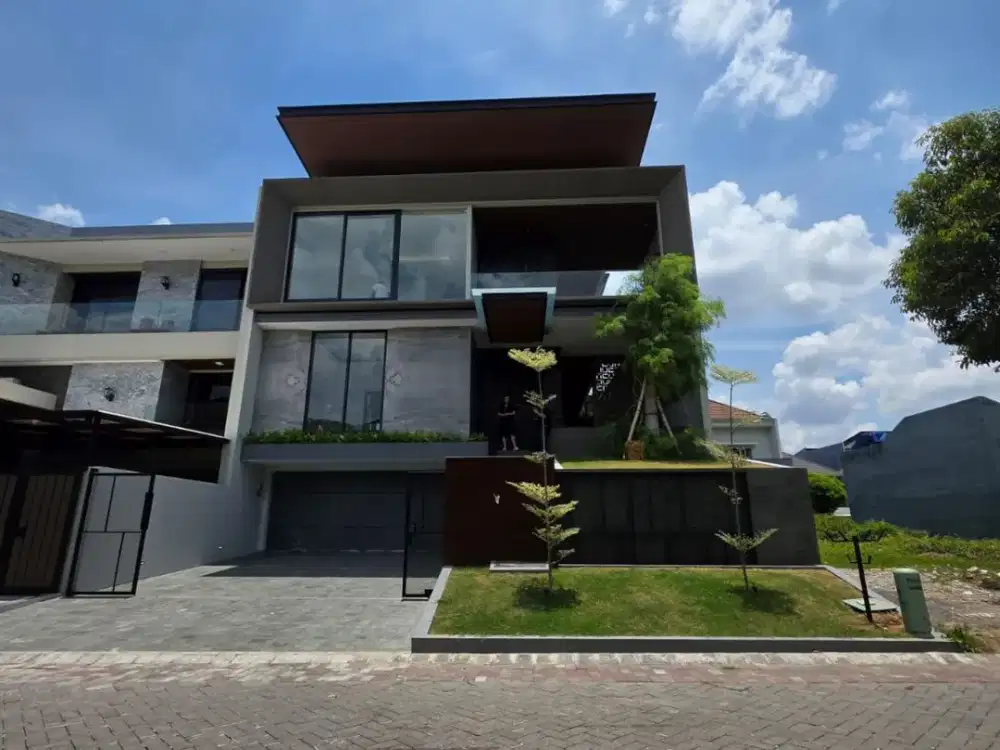 Dijual New House 3 Lantai, Mewah di Area Golf Citraland, Surabaya