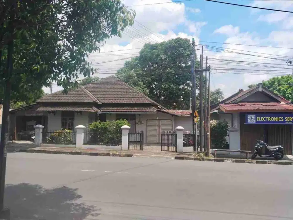 Rumah di Tepi Jalan Besar Purwokerto Timur