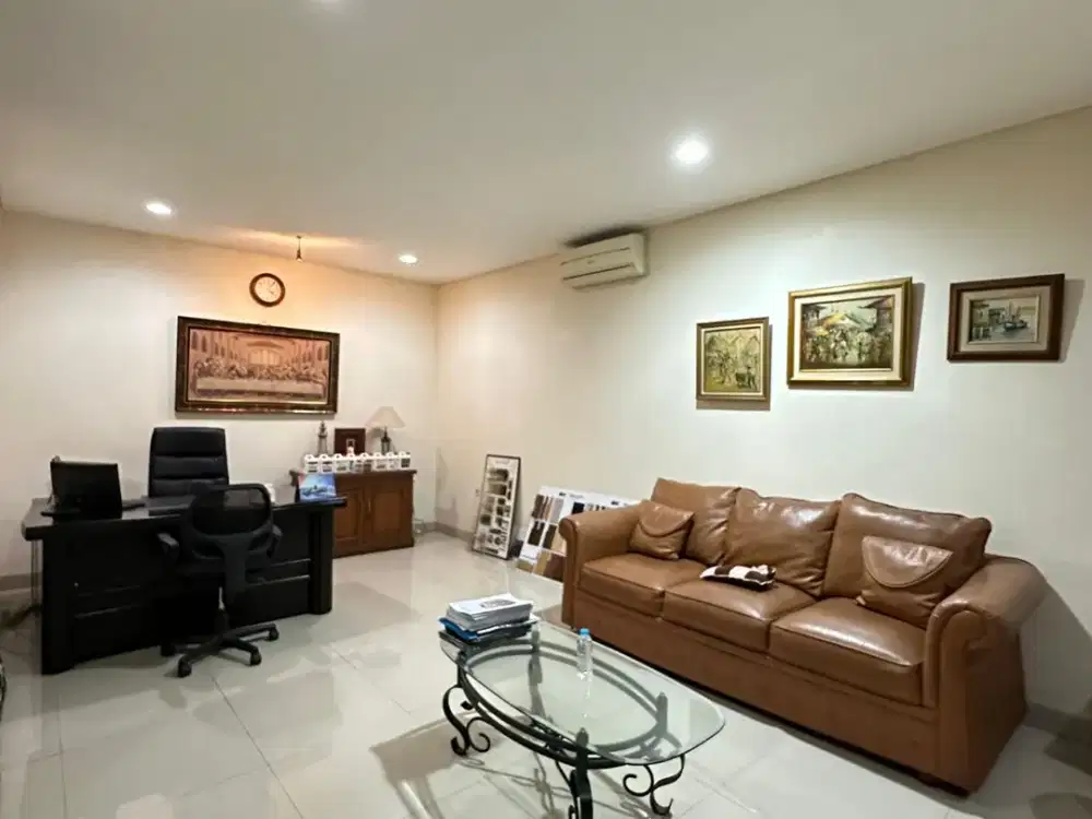 JUAL Rumah 3 Lantai di Puri Indah dekat mall puri indah