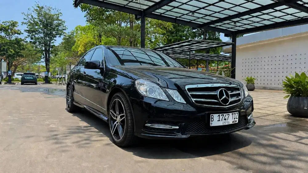 Mercedes-Benz E250 W212 2013 (Pemakaian 2014) ISTIMEWA