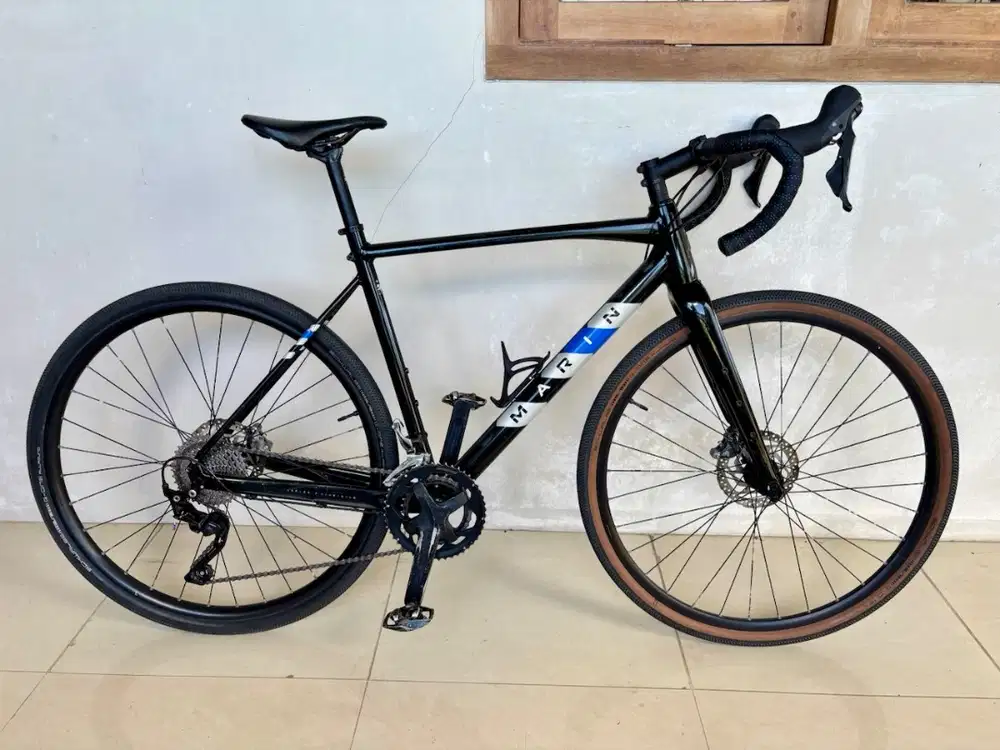 Sepeda Gravel/Touring Marin Lombard 2