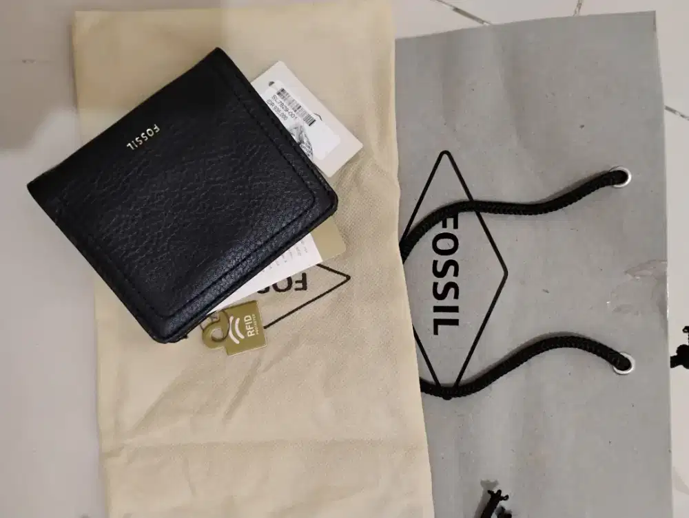 Dompet Fossil Black