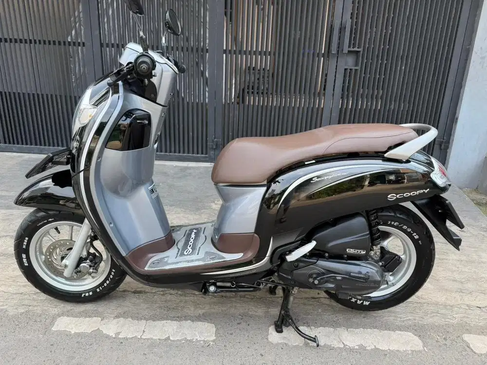 Di Jual Scoopy Stylish 2018 Hitam Istimewa Low KM