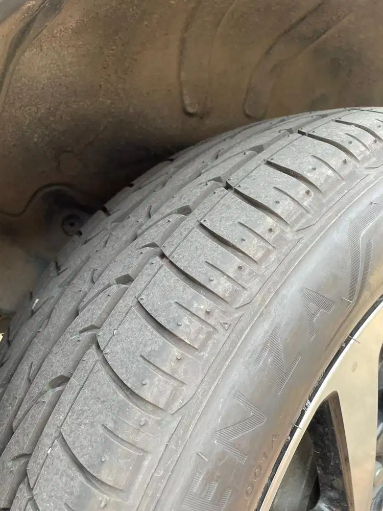 Dijual Bridgestone Alenza 215/60/17