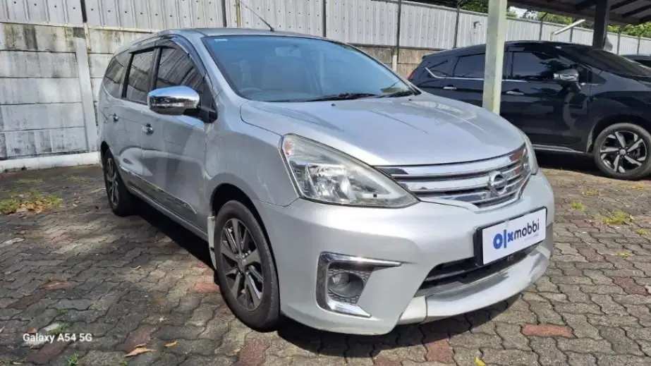 FAST MOVING Nissan Grand livina AT 2017 9BS