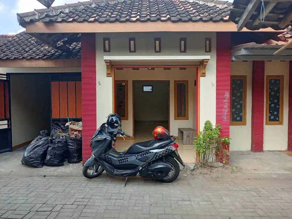 DISEWAKAN RUMAH
