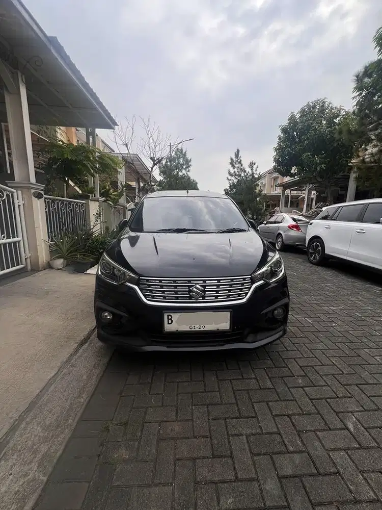 Ertiga matic istimewa tangan pertama