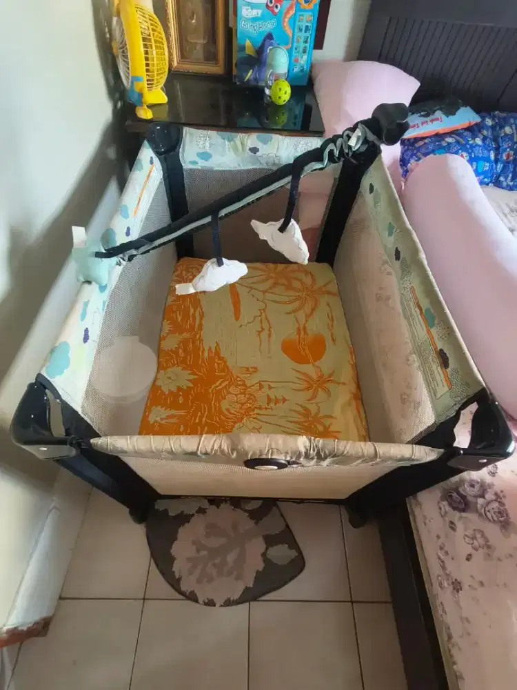 Box tidur bayi merk Graco