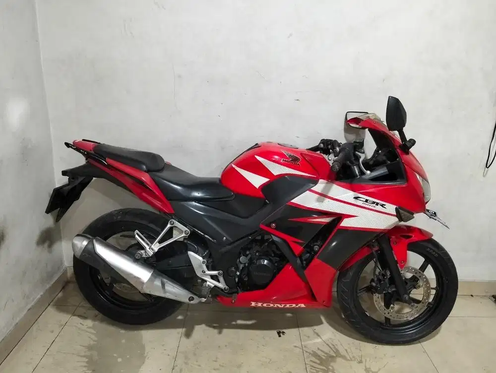 Honda CBR 150R 2016