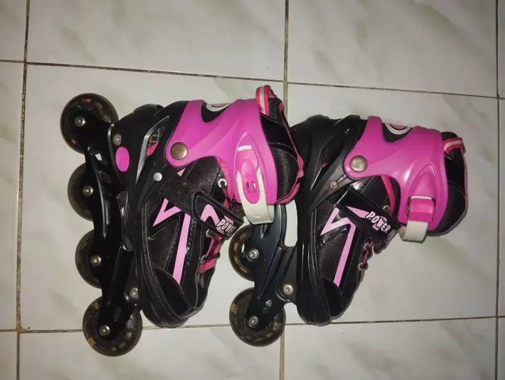 Sepatu roda anak perempuan