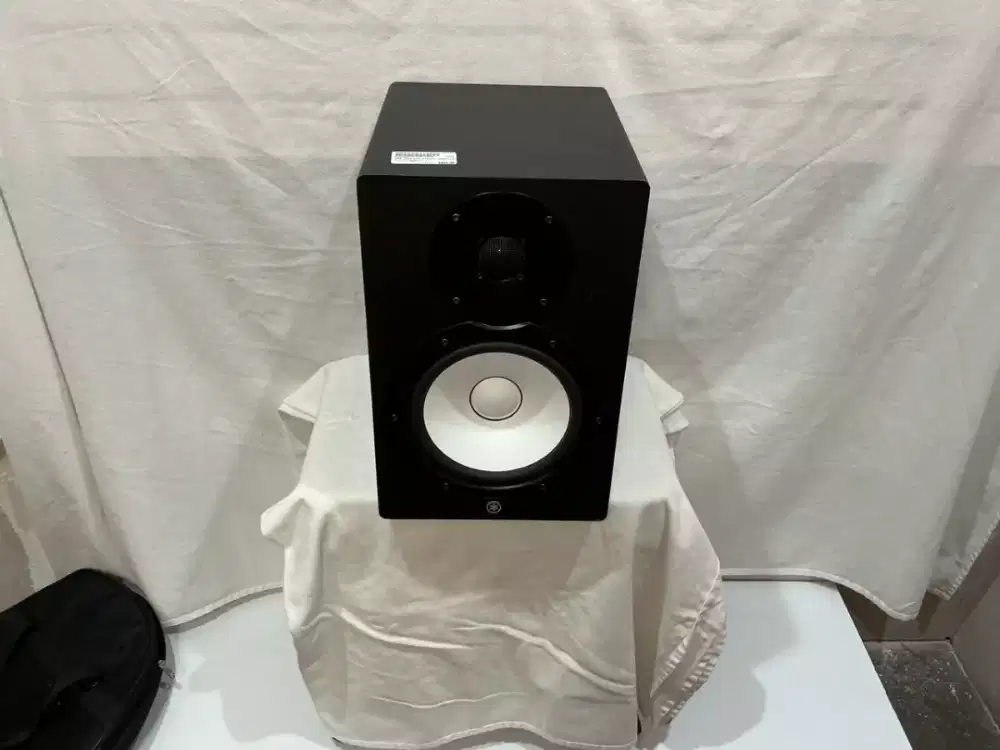 Yamaha HS8 (speaker) - 1 pcs like new