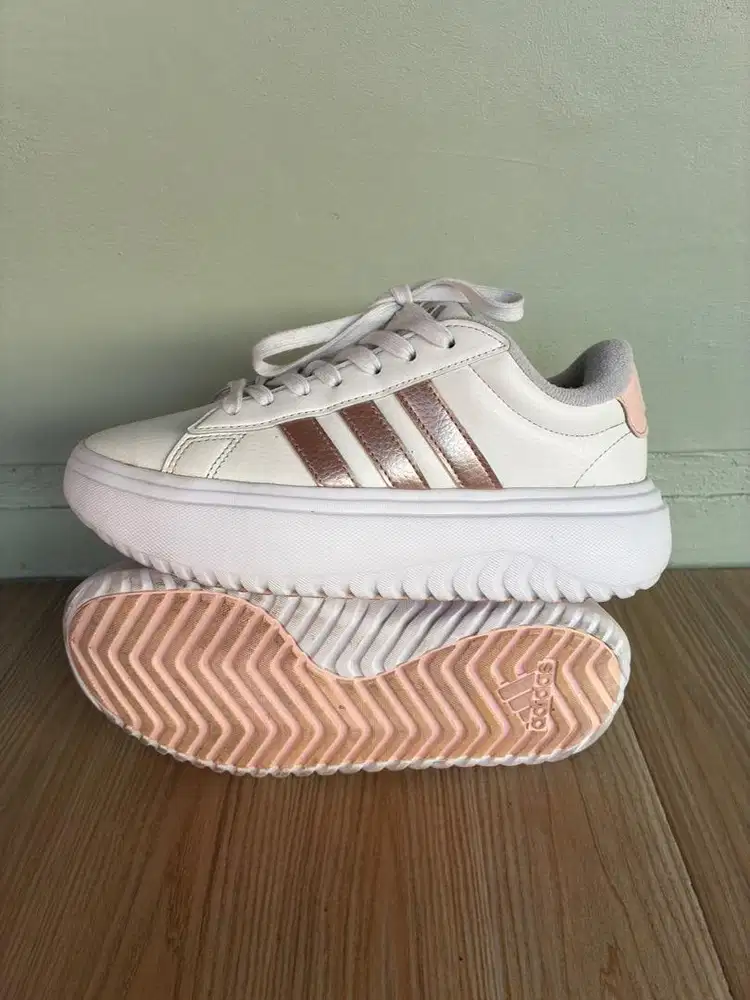 Dijual Sepatu ORIGINAL Adidas Cewek seri GRAND COURT PLATFORM IH2425