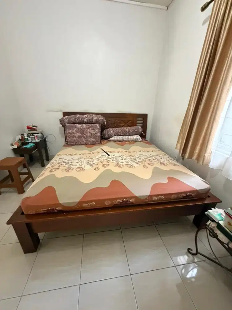 Tempat tidur kayu jati king size