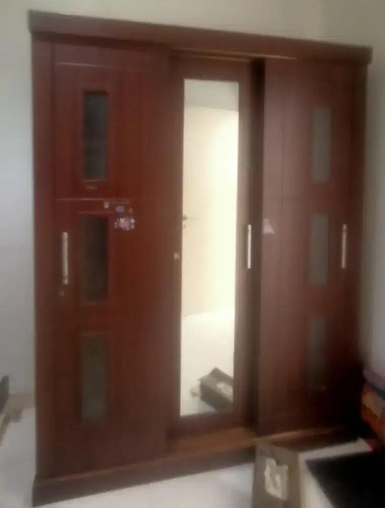 DIJUAL LEMARI 3 PINTU,MEJA RIAS & TEMPAT TIDUR UKURAN KASUR NO.1