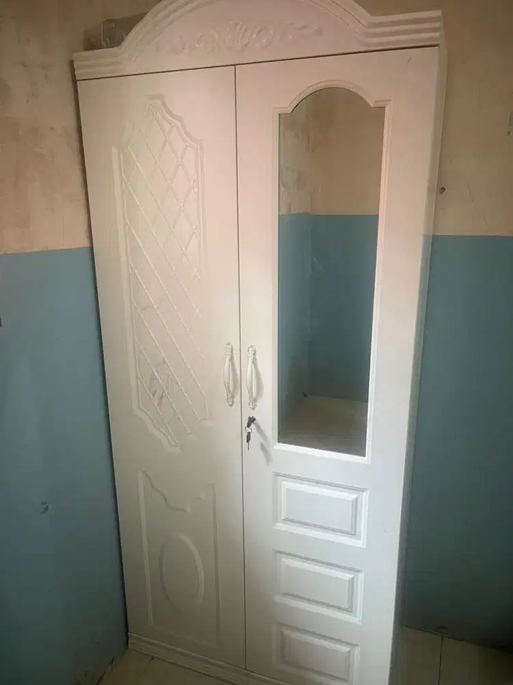 Lemari pakaian besi 2 pintu