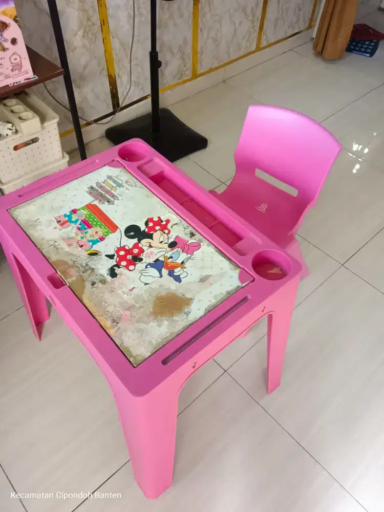 Set meja dan kursi olymplast pink