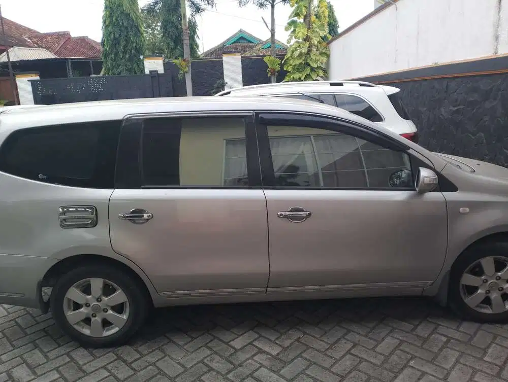 Nissan Grand livina 2010 Bensin
