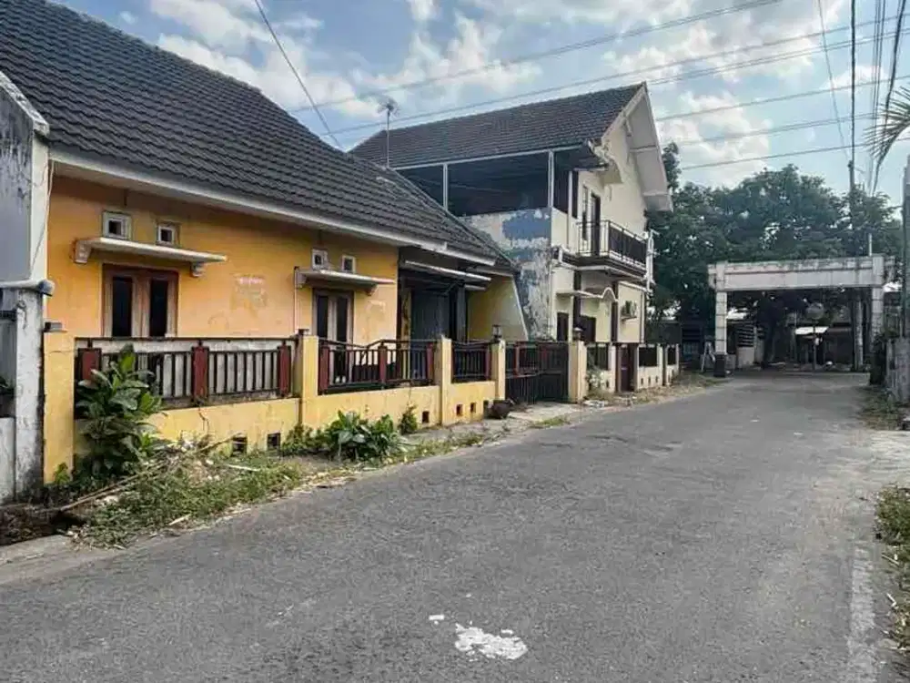 Tanah bonus bangunan rumah di tepi jalan aspal Di Tiyasan Condongcatur