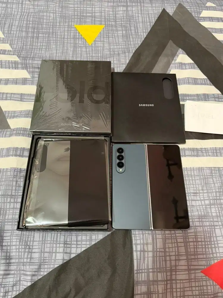 Samsung fold 4 12/512 sein
