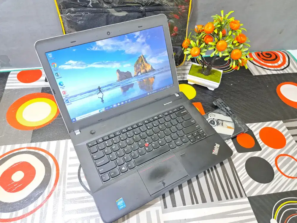 Jual cepat thinkpad E440 core i5 ram 8 normal semua siap pakai lancar