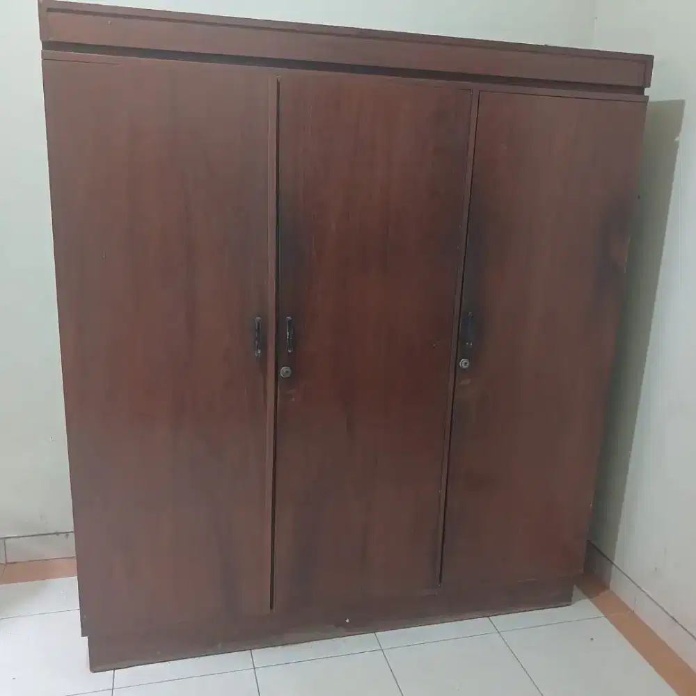 Di jual lemari jati lawas
