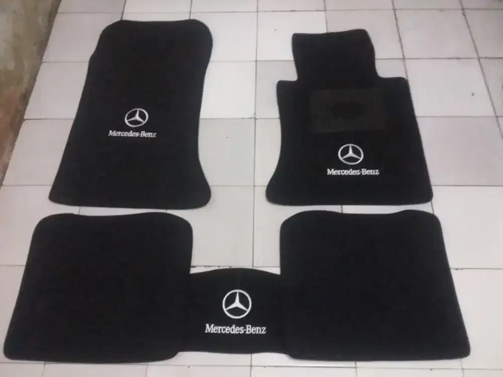 Karpet mobil Mercedes Benz