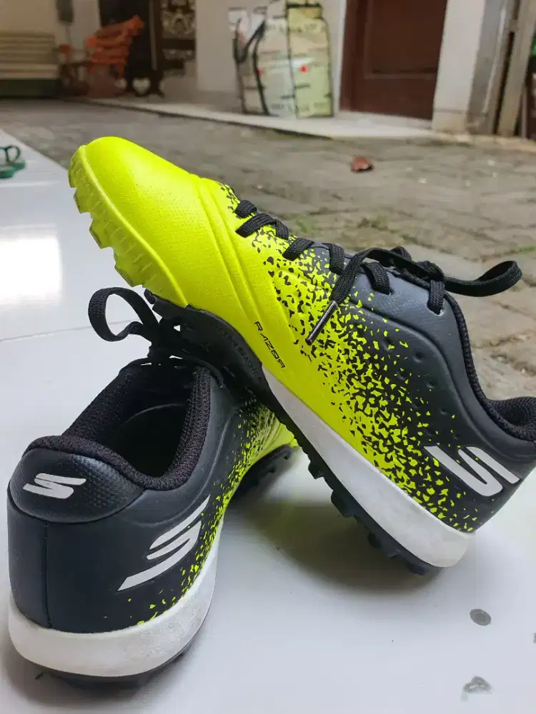 SEPATU BOLA ANAK SKETCHERS UK. 32 EUR