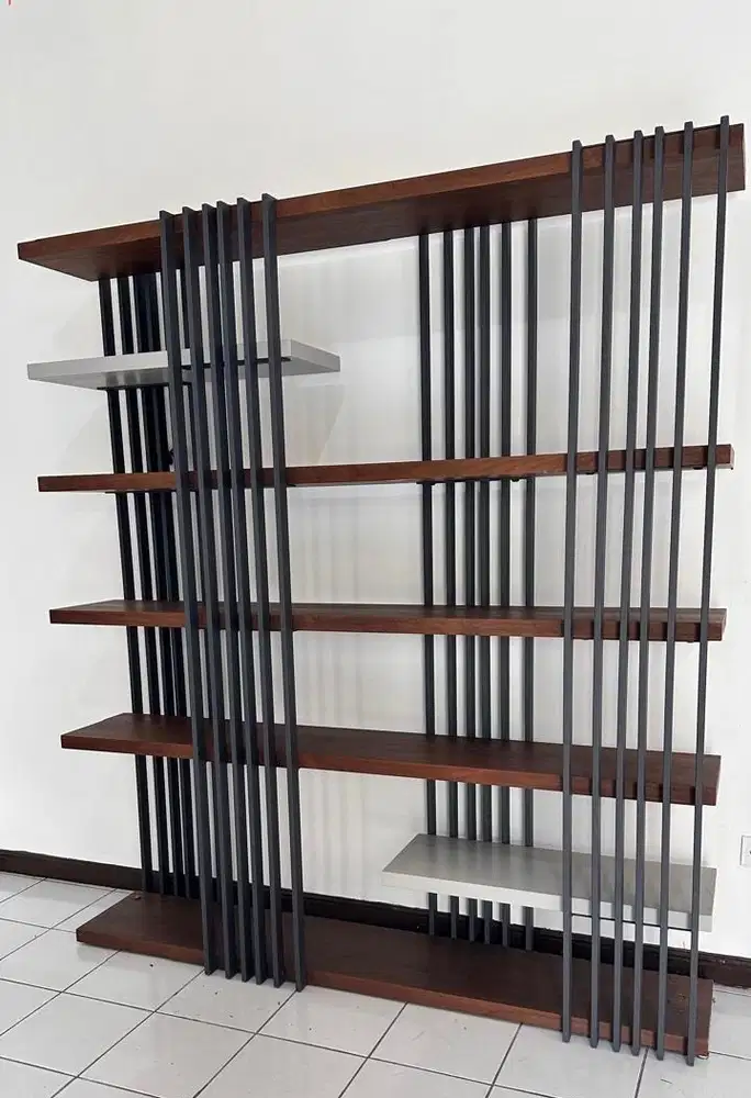 A showcase - living passage divider