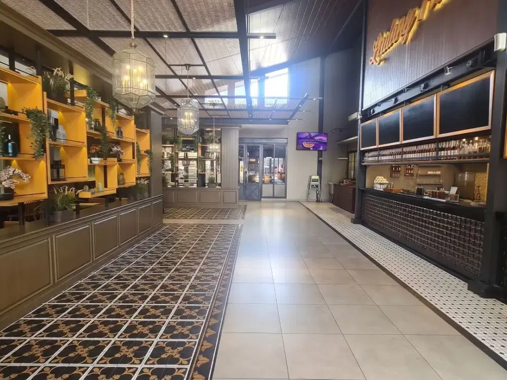 BANGUNAN EX RESTO  CIPETE JAKARTA SELATAN CCOCOK UNTUK CAFE RESTO F&B LOKASI STRATEGIS PARKIR LUAS SIAP HUNI