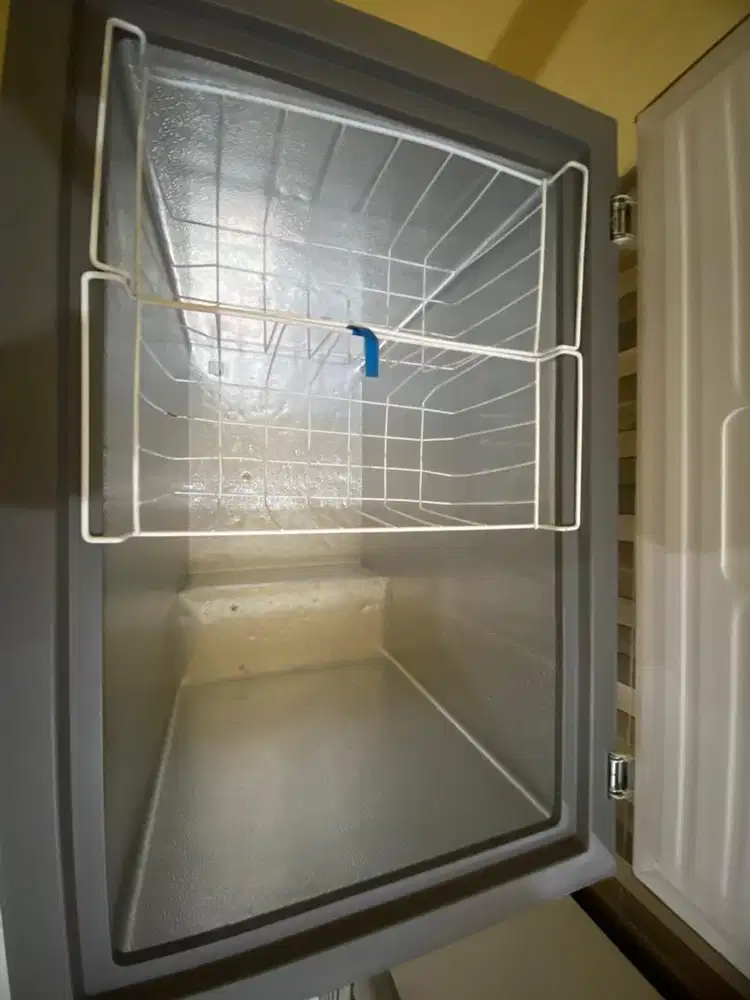 Chest Freezer Dual Fungsi Beku dan Dingin (pemakaian 3 bulan)