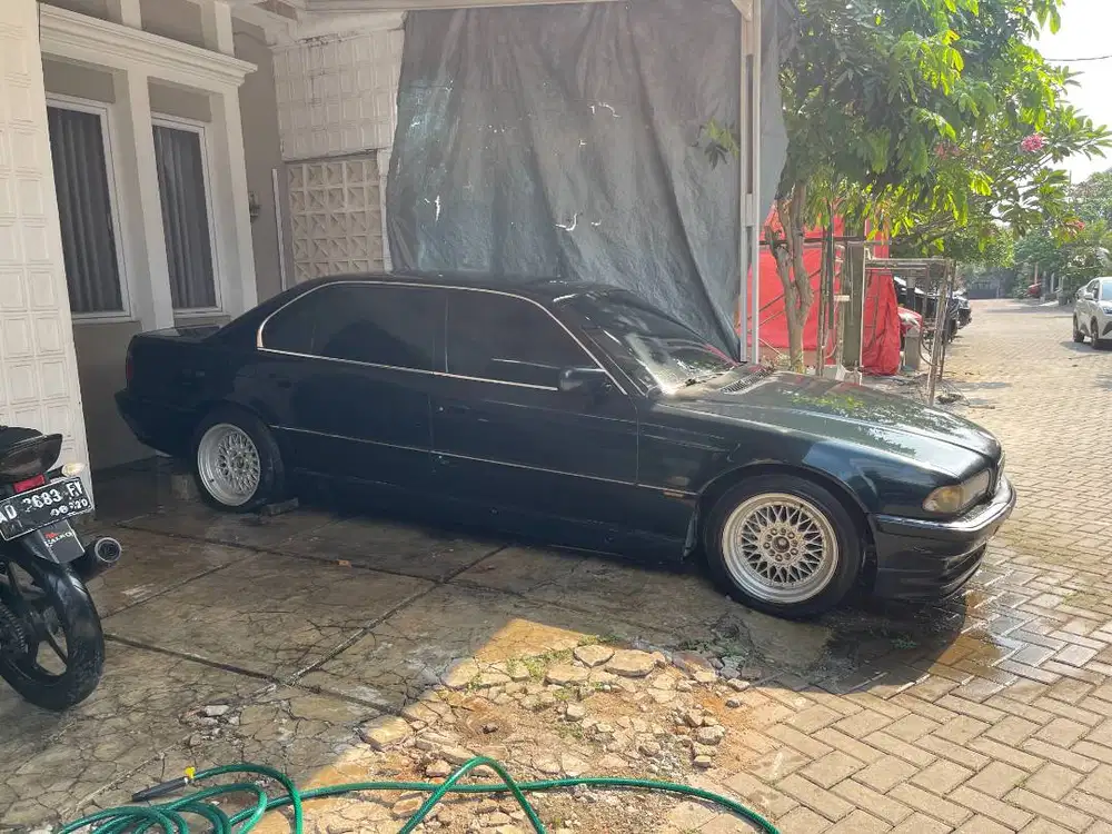 Dijaul BMW E38 730iL bahan cocok untuk modif