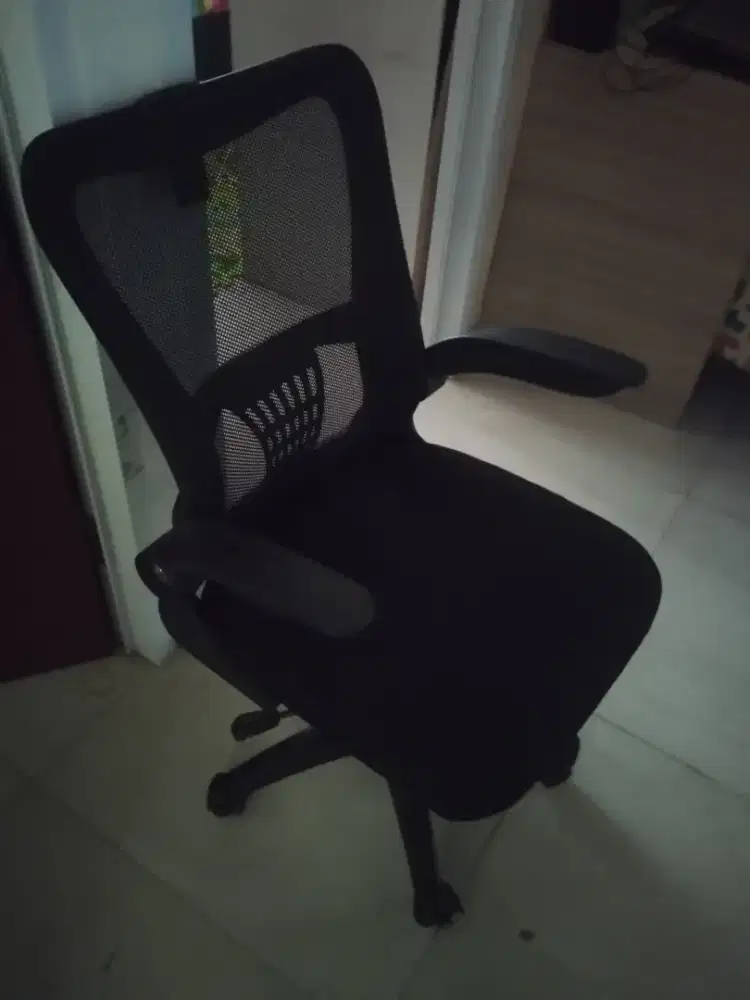 Kursi gaming hitam