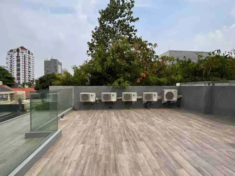 Rumah Skylight 2 Lantai Ada Rooftop Lokasi Premium di Cilandak