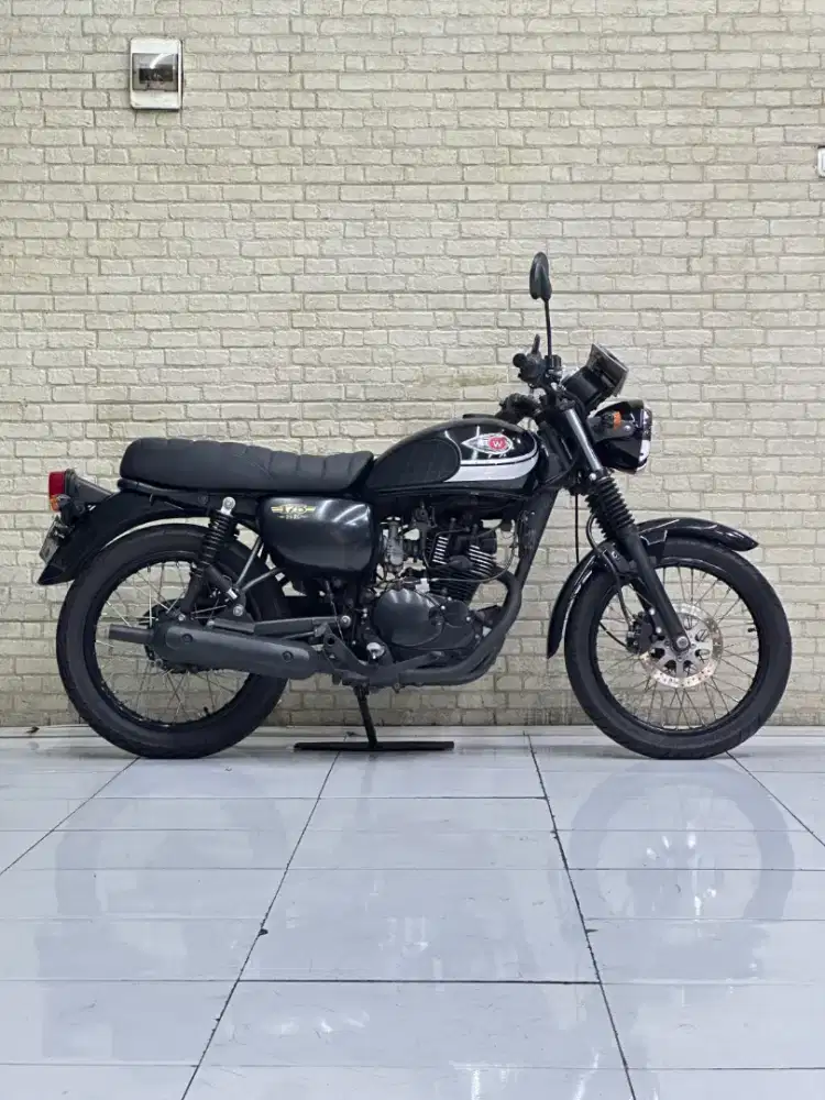 TERMURAH‼️ Kawasaki W175 SE 2018 Black Favorit
- mustika