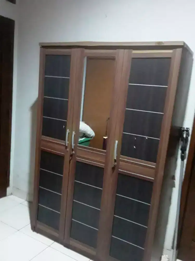 Lemari Kayu untuk Baju