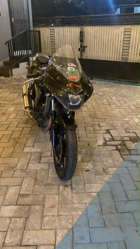 JUAL MOTOR GSX-S CONVERT R