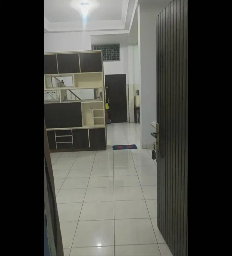 DIJUAL RUMAH TINGGAL 3 Tingkat FULL ISI