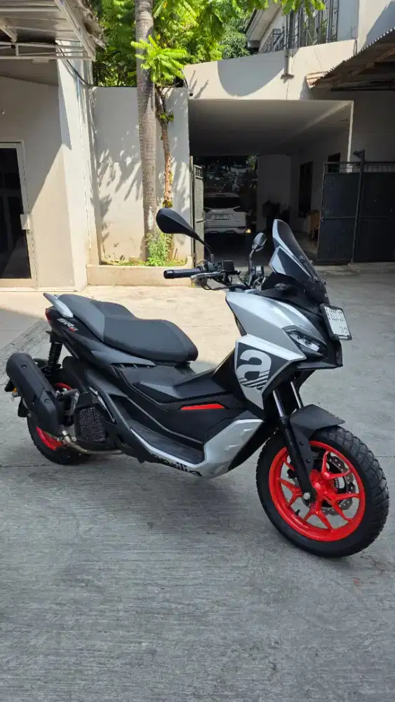 Aprilia SRGT 200 low KM 1100 sangat terawat