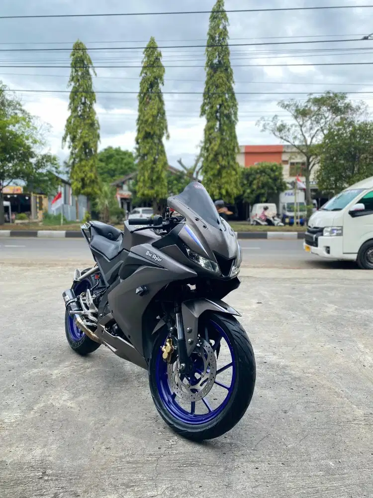R15 v3 tahun 2017 pemakain 4 tahun mesin mulus krna jarang dipake