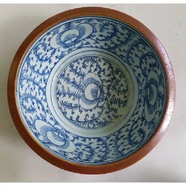 Antik piring keramik Patiman dari keramik tebal motif bunga - bunga ch