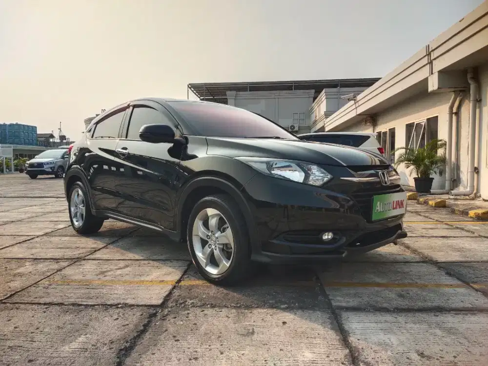 HRV E 2017 MATIC HITAM 2018 bagus terawat 2019  siap pakai rwtan HONDA