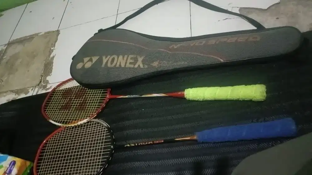 Raket sepasang berikut tasnya merk Yonex