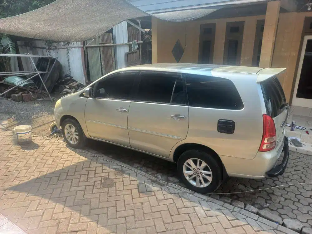 Toyota Kijang Innova 2005 Bensin