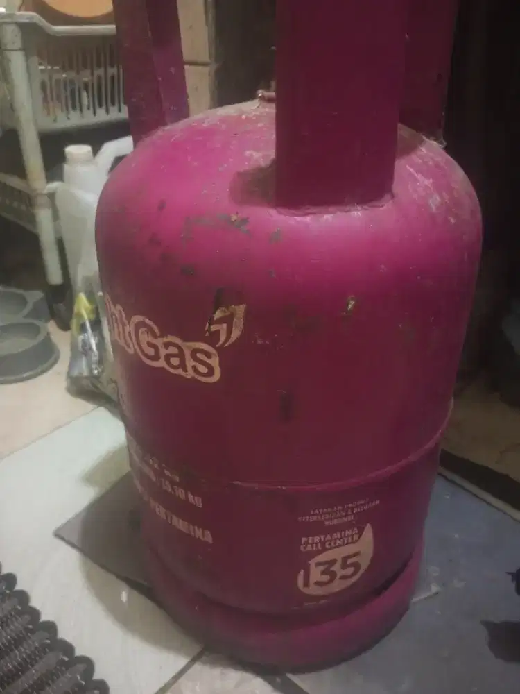 Dijual cepat tabung gas kosong lpg@12kg. 2 tabung.