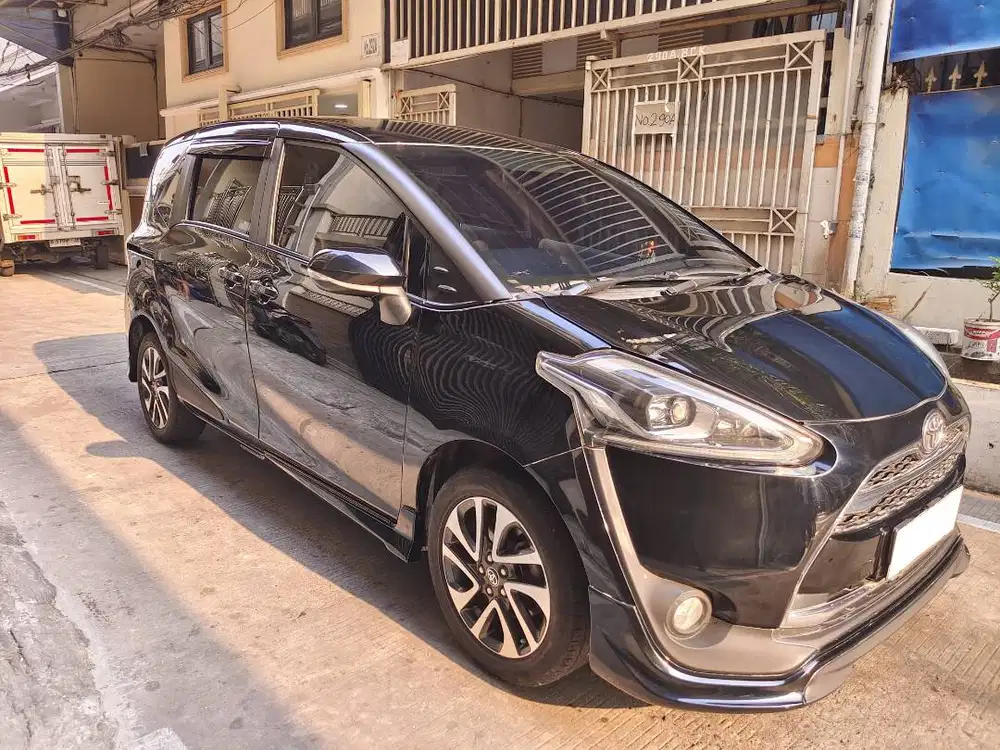 Toyota Sienta Q at 2017