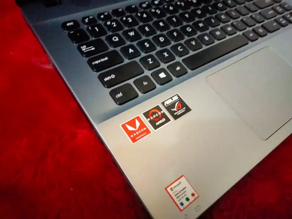 Laptop keren Asus X441BA/AMD A6-9225/RAM 4GB/SSD256gb/VGA AMD RADEONR4