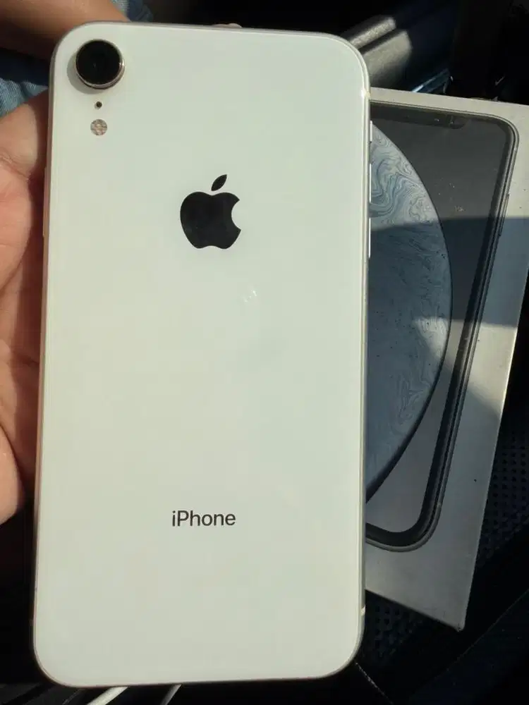 I phone XR 128gb like new oryan