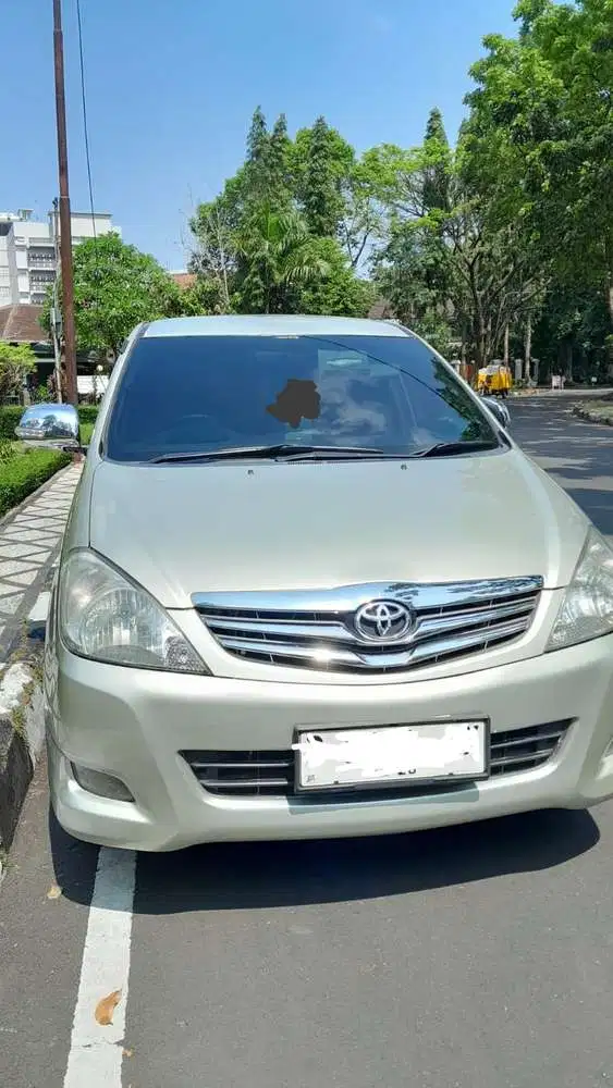 Toyota Kijang Innova 2010 Bensin